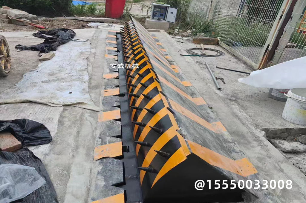 物流叉車充電區(qū)路障機(jī)(圖1)