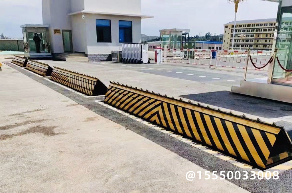高爾夫球場(chǎng)車(chē)道路障機(jī)(圖1)