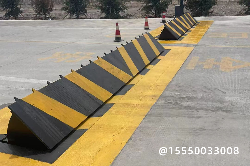 寫字樓垃圾清運(yùn)路障機(jī)(圖1)